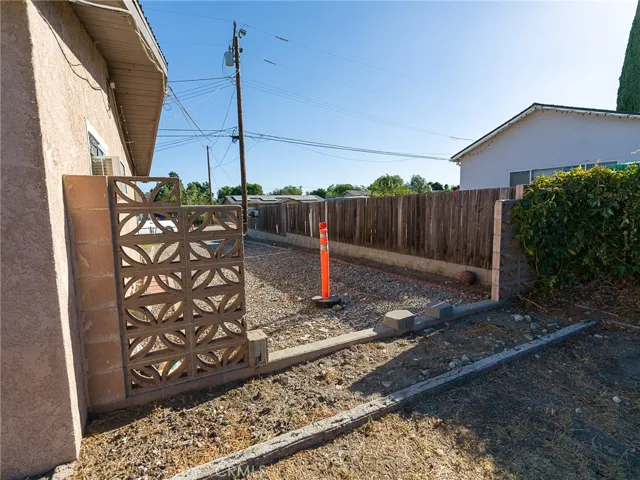 18464 Banyon Avenue, Rialto, California 92377