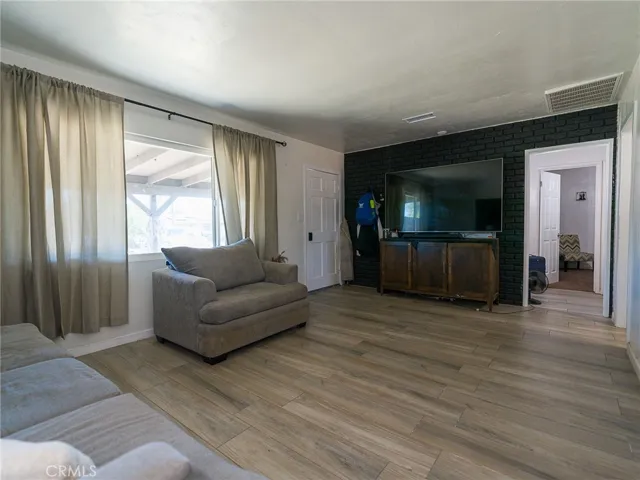 18464 Banyon Avenue, Rialto, California 92377