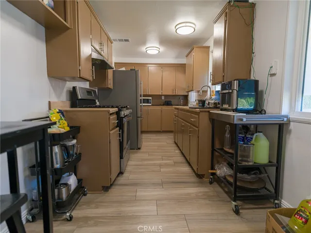 18464 Banyon Avenue, Rialto, California 92377