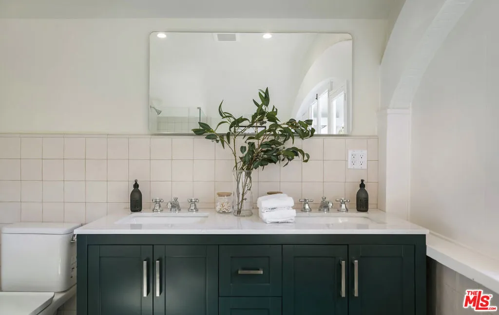 1926 N Wilton Place, Los Angeles, California 90068 home-pic-42