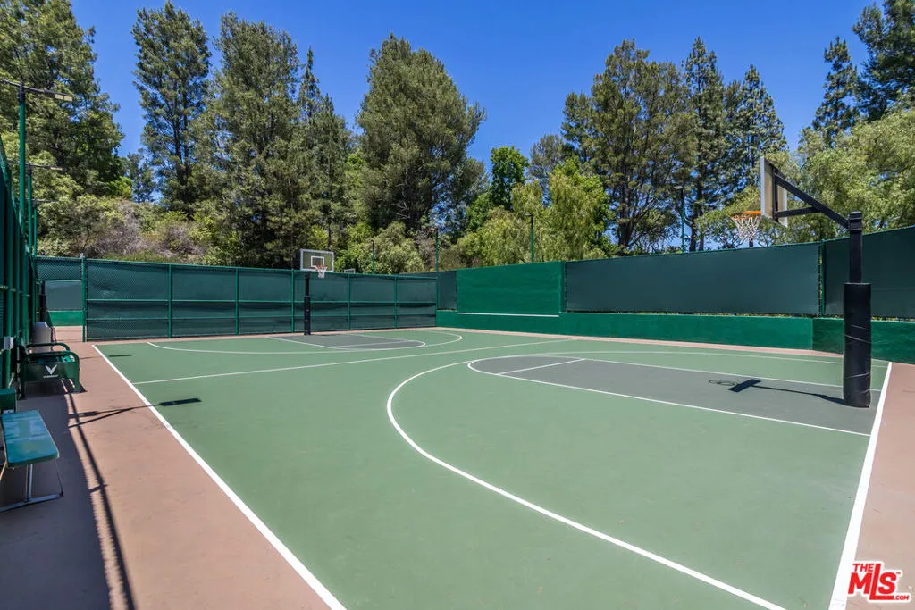 11742 Ipswich Court, Los Angeles, California 90077 home-pic-36