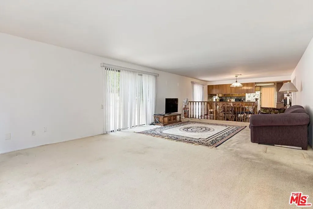 3417 Oakmont View Drive, Glendale, California 91208 home-pic-17