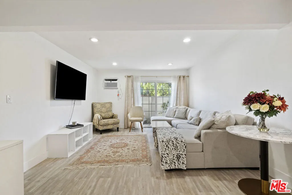 28915 Thousand Oaks Boulevard 186, Agoura Hills, California 91301 home-pic-3