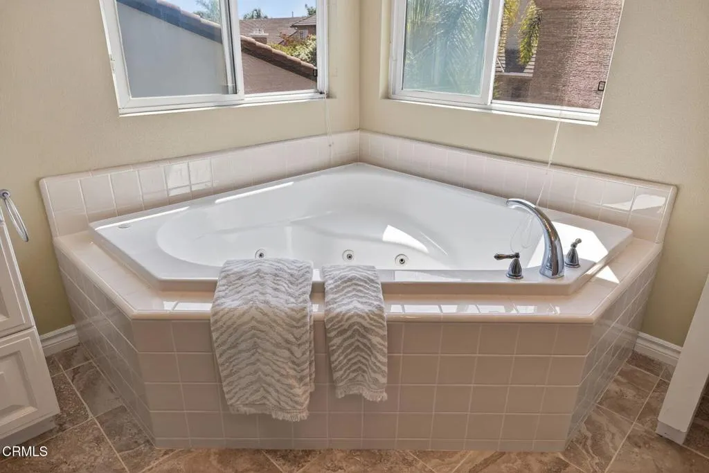 3680 Dry Creek Lane, Oxnard, California 93036 home-pic-36