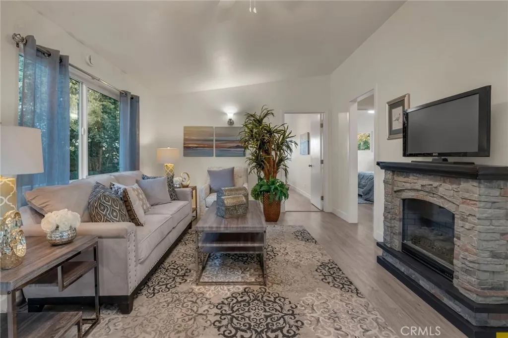 1048 Dexter Street, Los Angeles, California 90042 home-pic-14