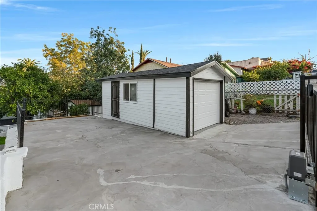 1048 Dexter Street, Los Angeles, California 90042 home-pic-33