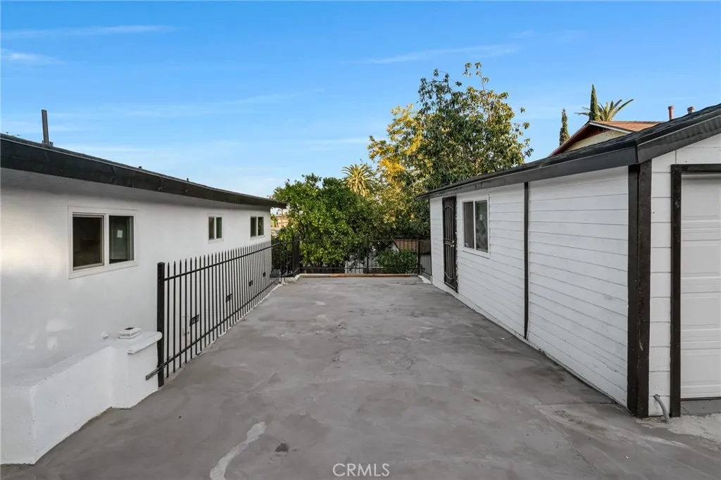 1048 Dexter Street, Los Angeles, California 90042 home-pic-31