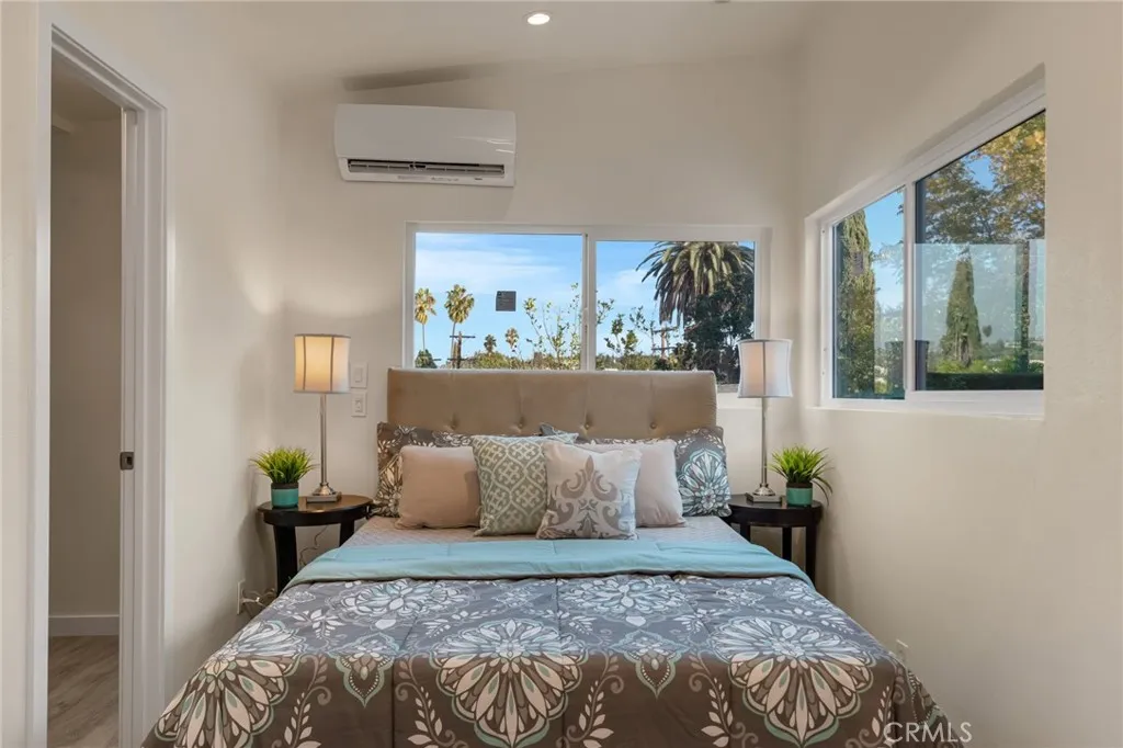 1048 Dexter Street, Los Angeles, California 90042 home-pic-16