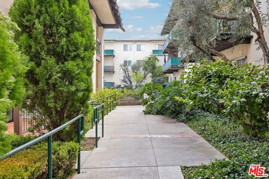 5460 White Oak Avenue A204, Encino, California 91316 home-pic-22