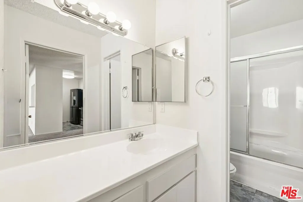 5460 White Oak Avenue A204, Encino, California 91316 home-pic-9