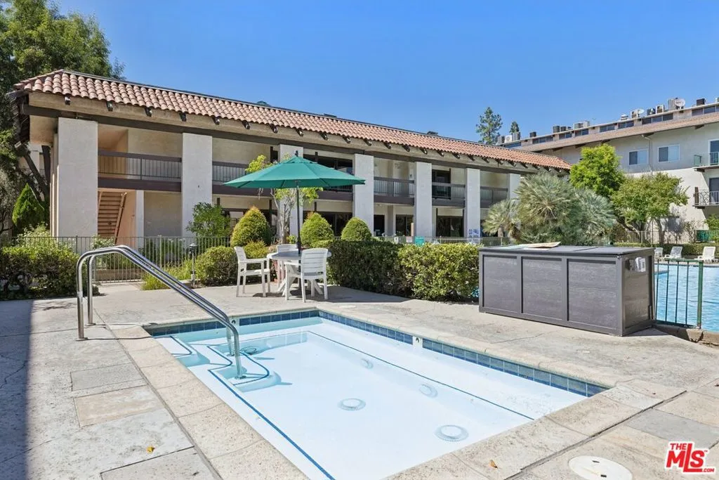 5460 White Oak Avenue A204, Encino, California 91316 home-pic-17