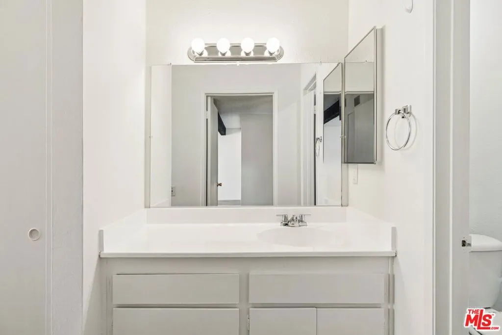 5460 White Oak Avenue A204, Encino, California 91316 home-pic-8