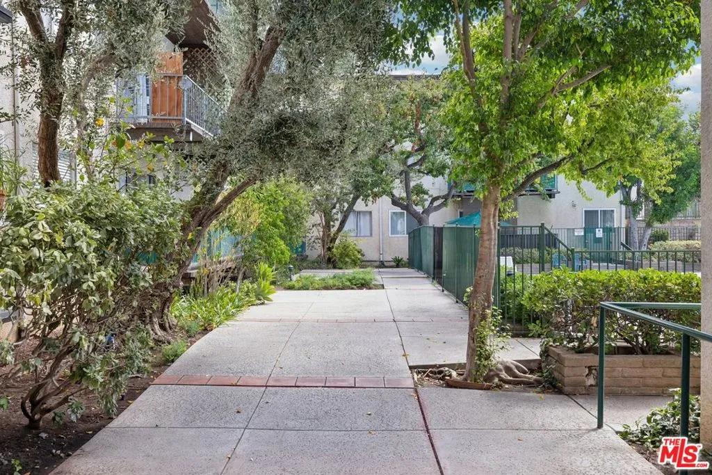 5460 White Oak Avenue A204, Encino, California 91316 home-pic-23