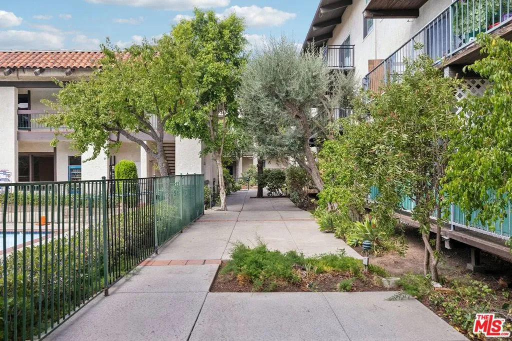 5460 White Oak Avenue A204, Encino, California 91316 home-pic-24