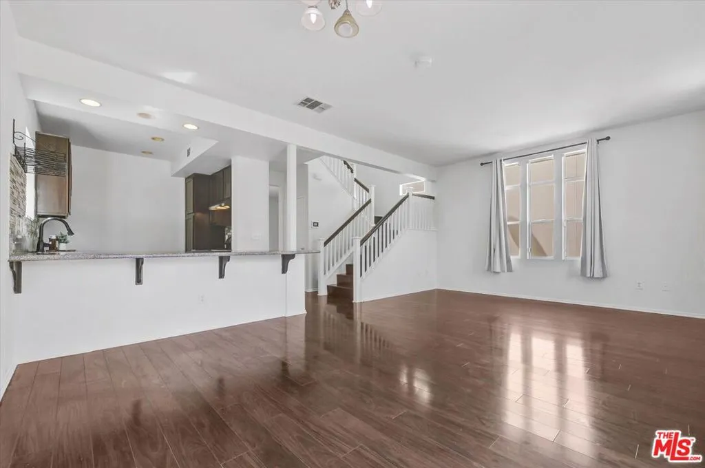 2279 Santa Ana Boulevard, Los Angeles, California 90059 home-pic-1