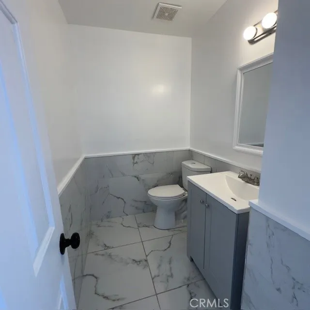 15682 Kingswood Drive, Victorville, California 92395 home-pic-17