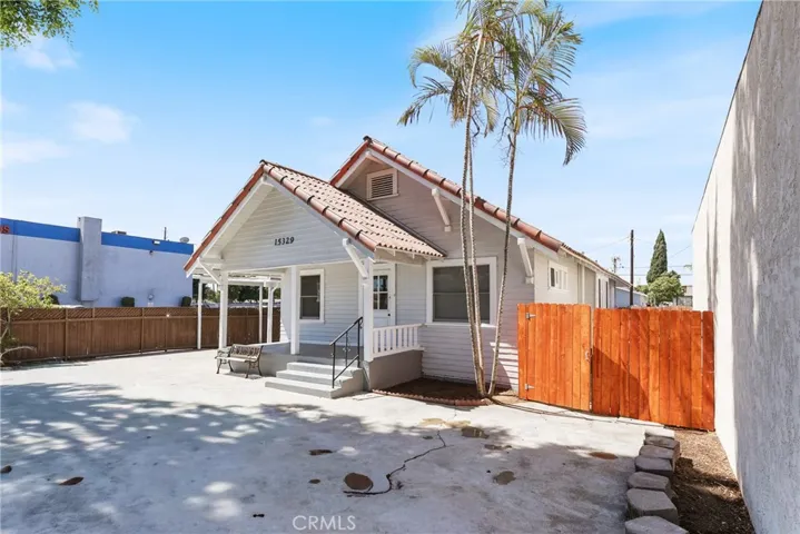 15329 Paramount Blvd: Home / Spacious Driveway