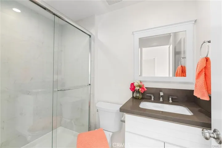 Full size bathroom