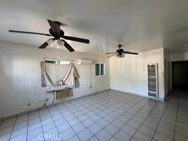 Front vacant unit livingroom, unstaged