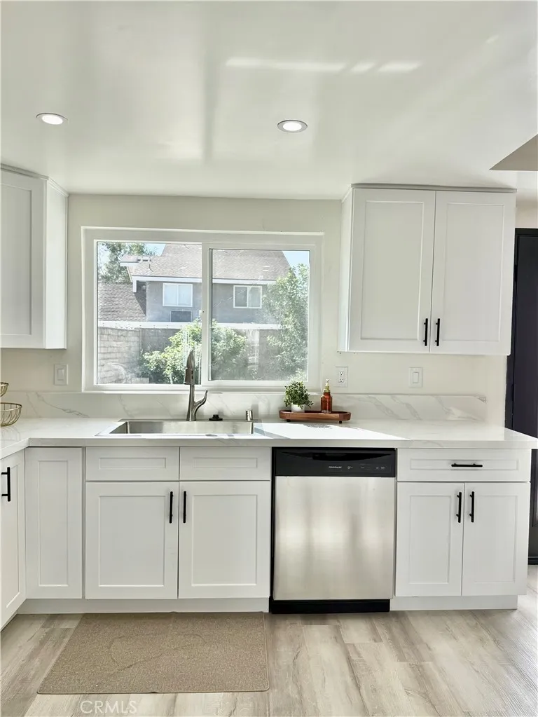 5839 Moonridge Drive, Jurupa Valley, California 92509 home-pic-12