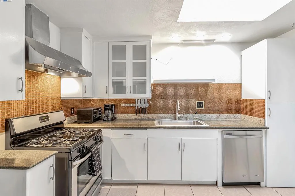 1416 12th St, Oakland, California 94607 home-pic-13