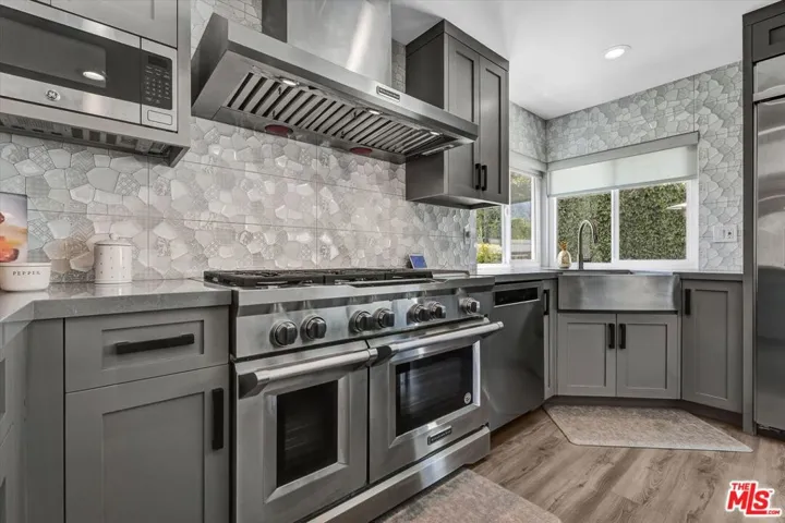 Kitchen - Stainless