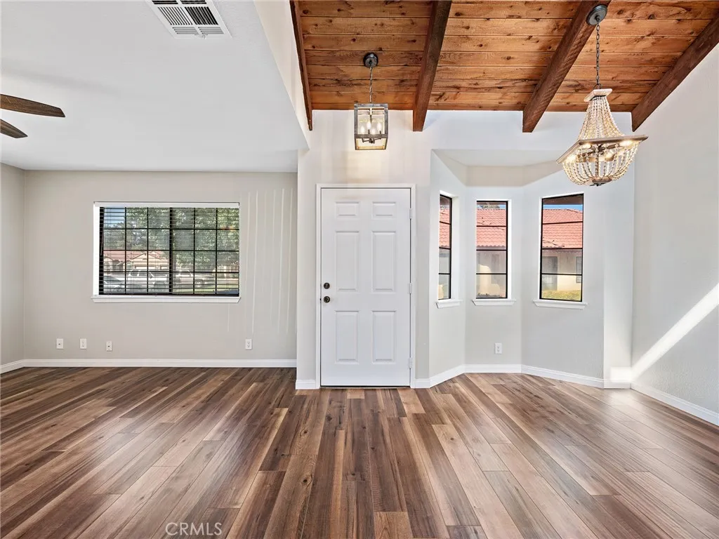 19183 Elm Dr, Apple Valley, California 92308 home-pic-3