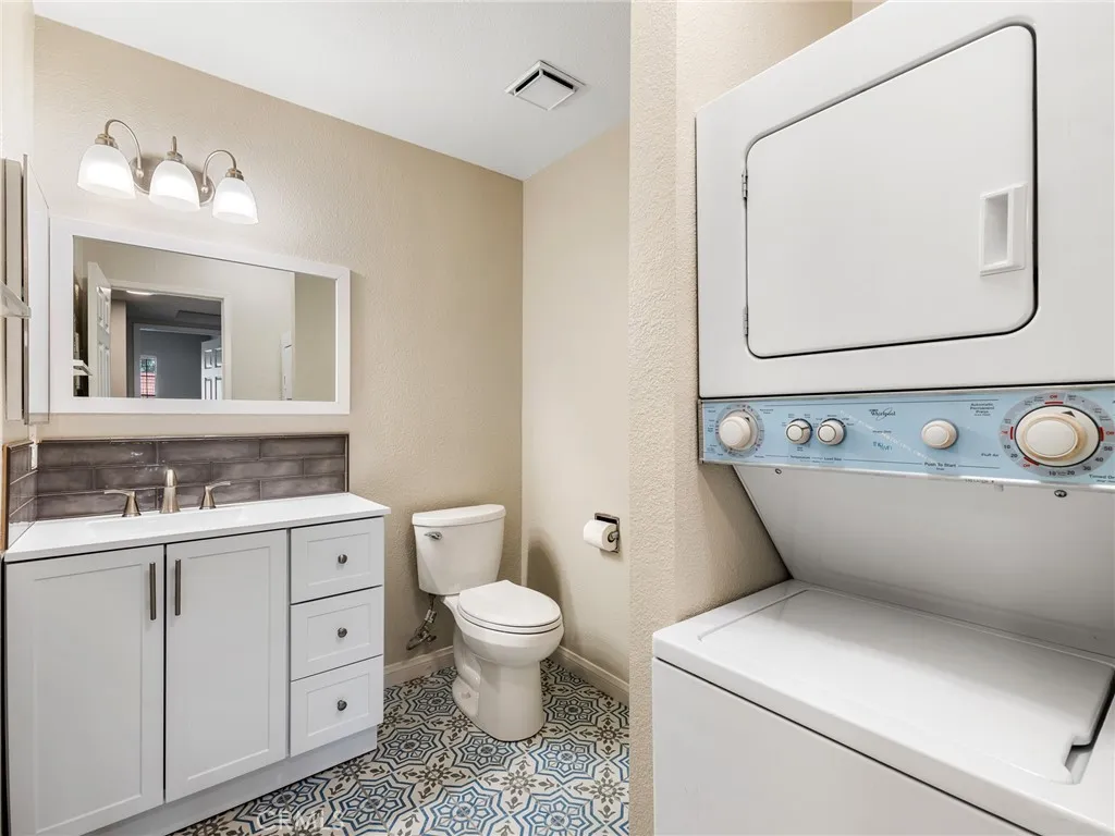 19183 Elm Dr, Apple Valley, California 92308 home-pic-12