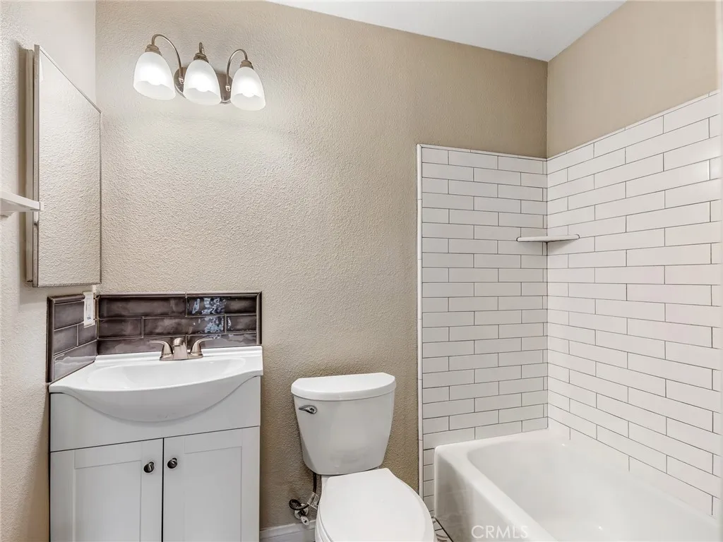 19183 Elm Dr, Apple Valley, California 92308 home-pic-18