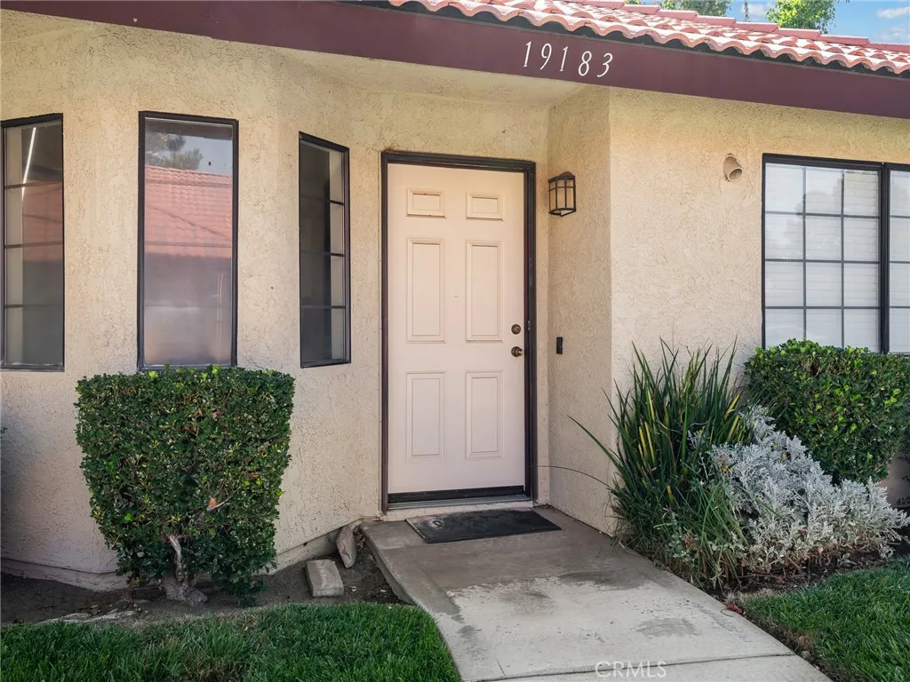 19183 Elm Dr, Apple Valley, California 92308 home-pic-1