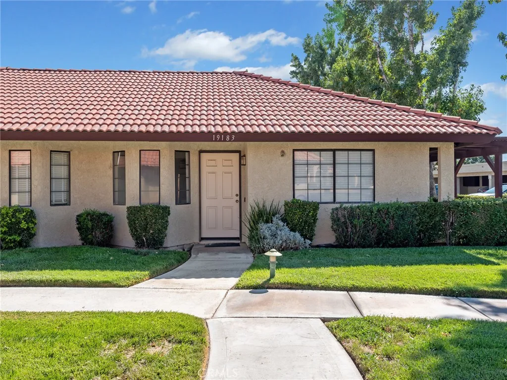 19183 Elm Dr, Apple Valley, California 92308 home-pic-2