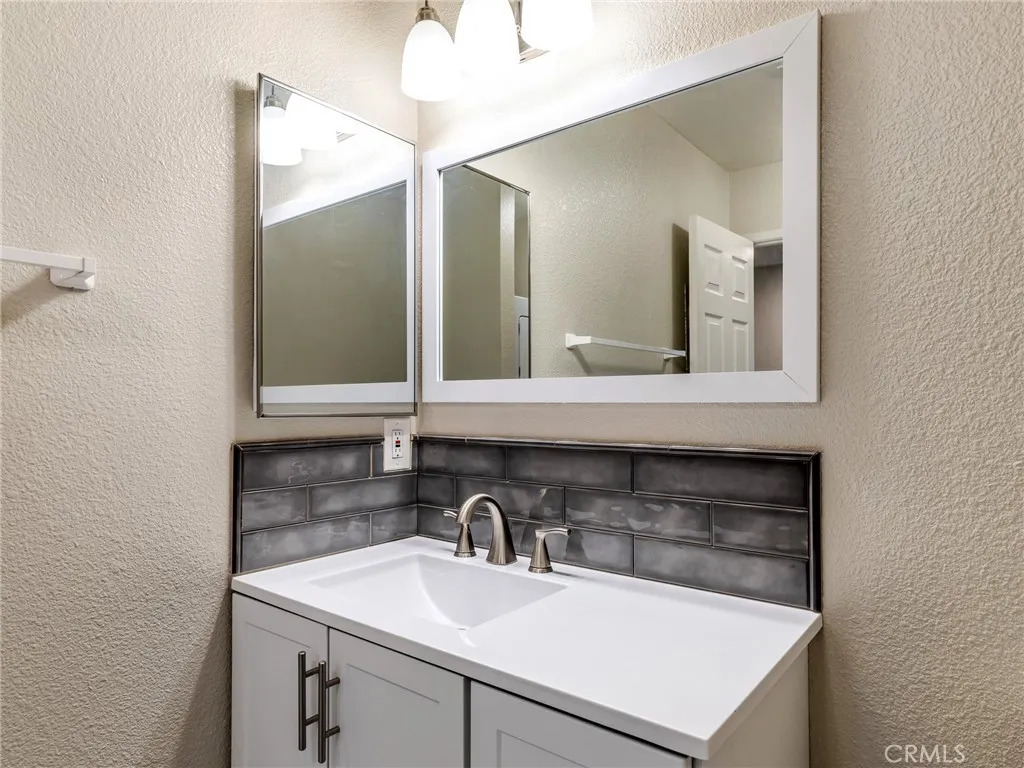 19183 Elm Dr, Apple Valley, California 92308 home-pic-13