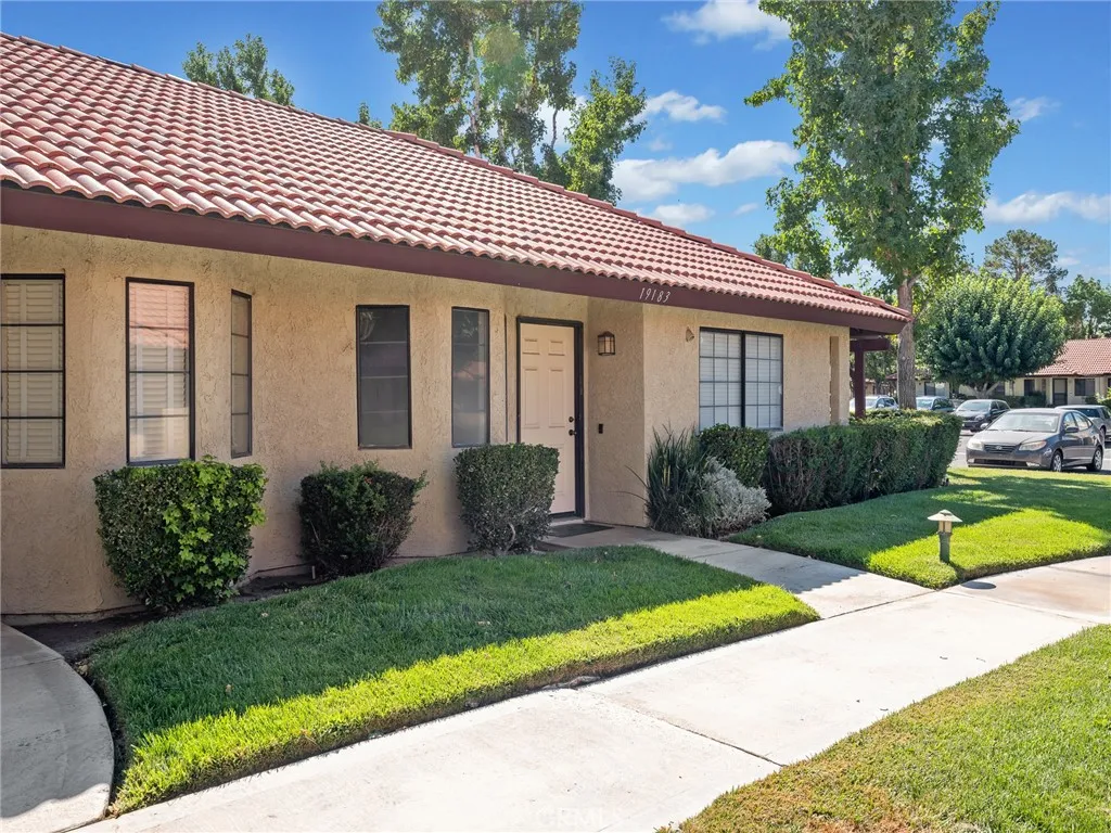 19183 Elm Dr, Apple Valley, California 92308 home-pic-0