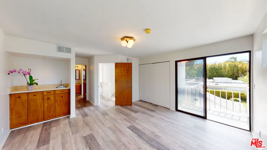 525 N Rexford Drive, Beverly Hills, California 90210 home-pic-41