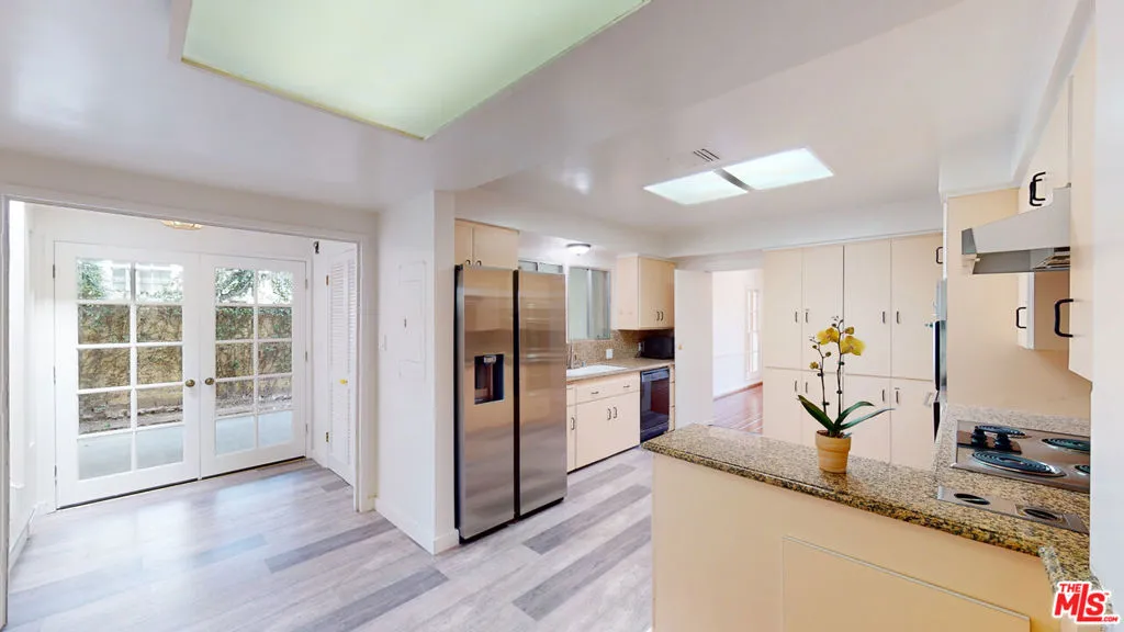 525 N Rexford Drive, Beverly Hills, California 90210 home-pic-23