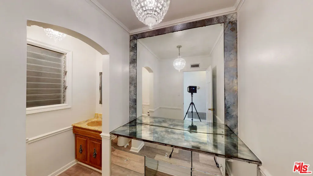 525 N Rexford Drive, Beverly Hills, California 90210 home-pic-33