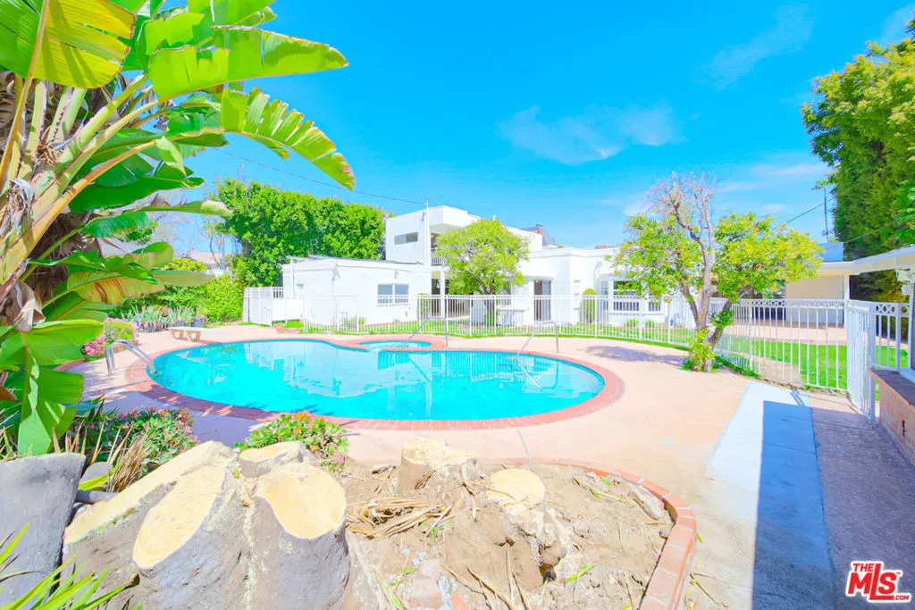525 N Rexford Drive, Beverly Hills, California 90210 home-pic-63