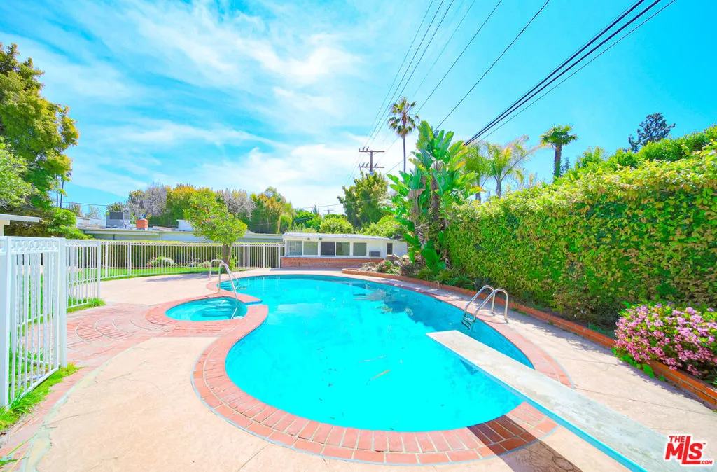 525 N Rexford Drive, Beverly Hills, California 90210 home-pic-70