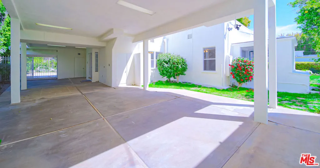 525 N Rexford Drive, Beverly Hills, California 90210 home-pic-52