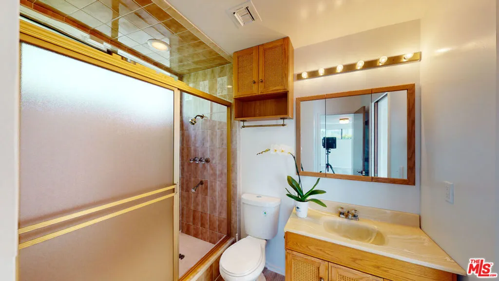 525 N Rexford Drive, Beverly Hills, California 90210 home-pic-43