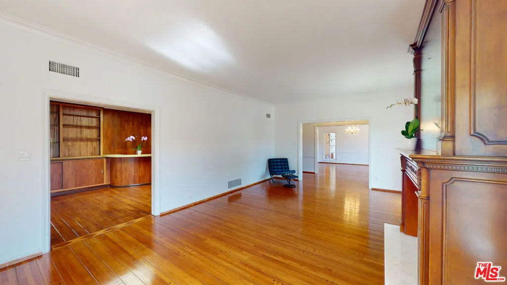 525 N Rexford Drive, Beverly Hills, California 90210 home-pic-11
