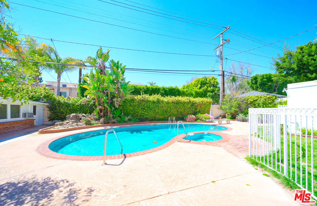 525 N Rexford Drive, Beverly Hills, California 90210 home-pic-64