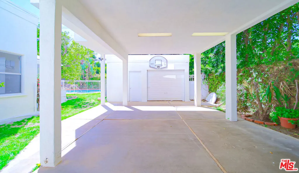 525 N Rexford Drive, Beverly Hills, California 90210 home-pic-49