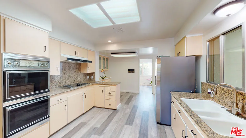 525 N Rexford Drive, Beverly Hills, California 90210 home-pic-20