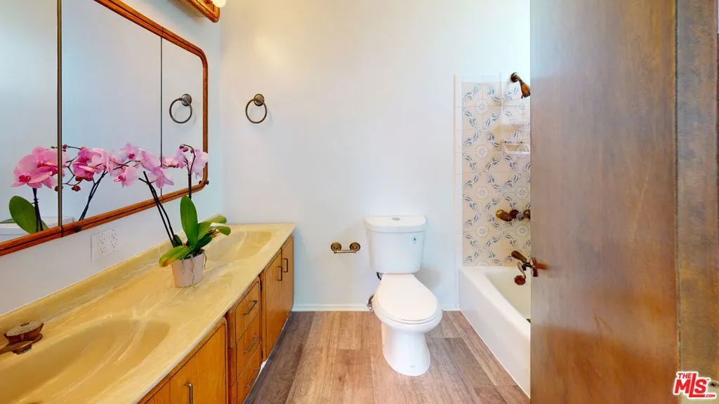 525 N Rexford Drive, Beverly Hills, California 90210 home-pic-48