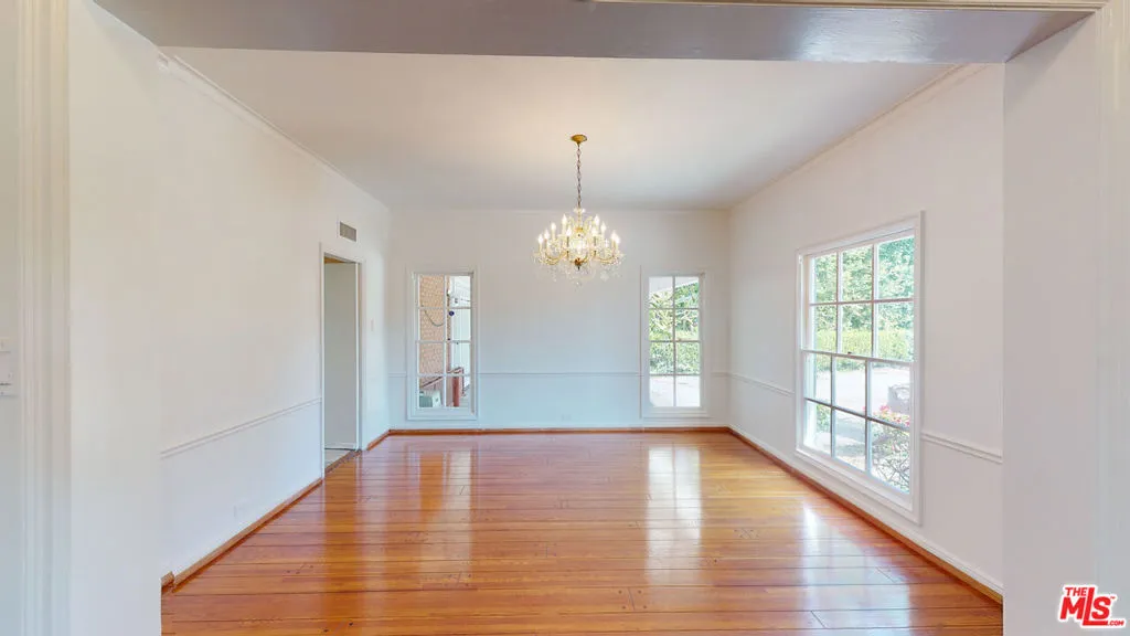 525 N Rexford Drive, Beverly Hills, California 90210 home-pic-18