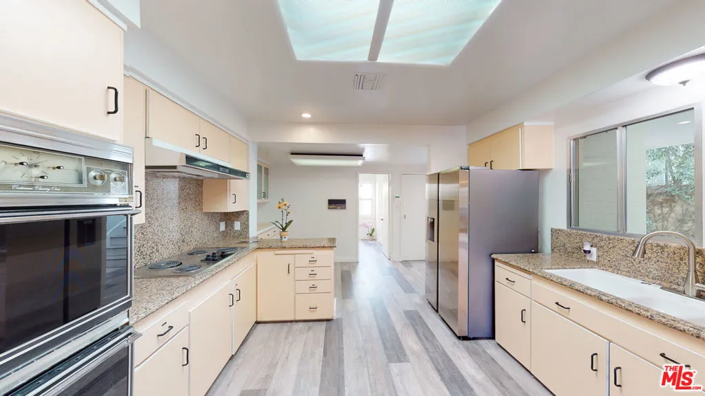 525 N Rexford Drive, Beverly Hills, California 90210 home-pic-21