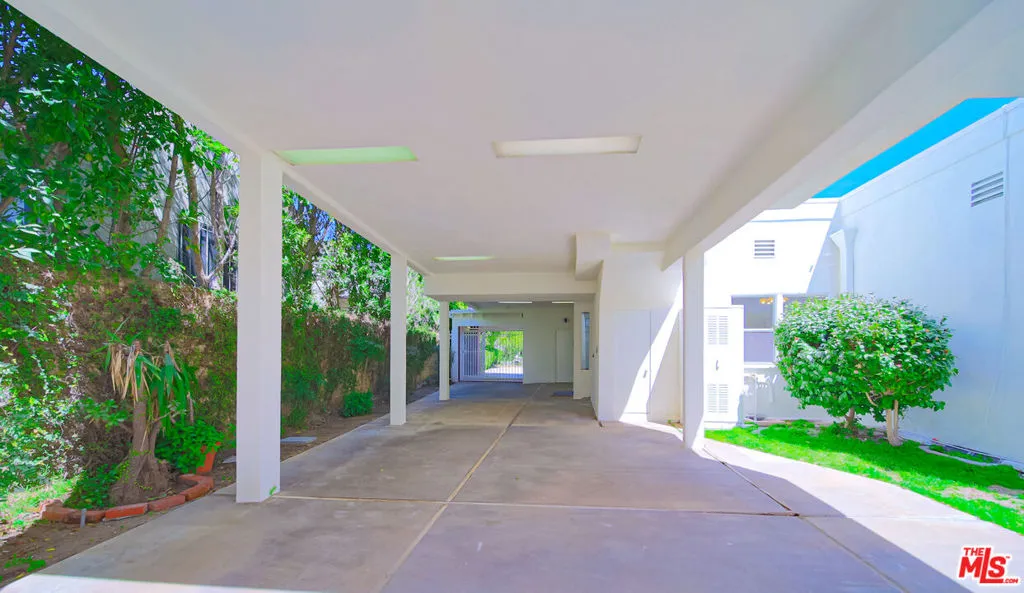 525 N Rexford Drive, Beverly Hills, California 90210 home-pic-51