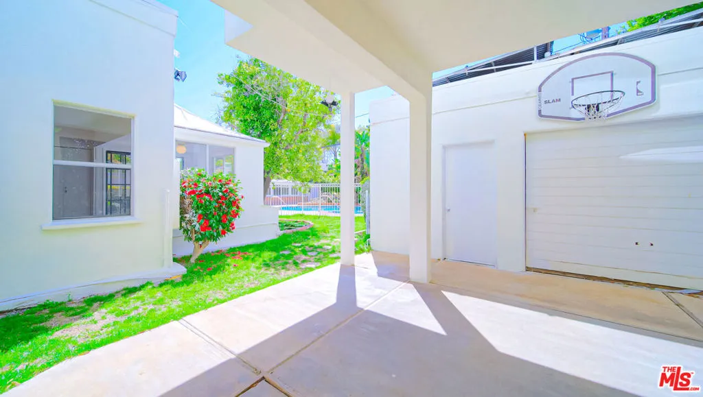 525 N Rexford Drive, Beverly Hills, California 90210 home-pic-50