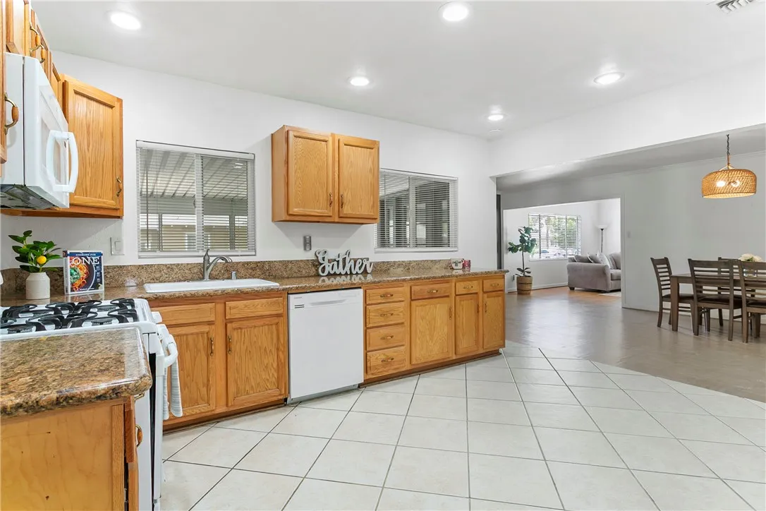 608 W G Street, Ontario, California 91762 home-pic-12